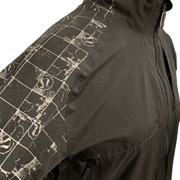 Lululemon Lightweight Water Resistant Jacket - Picture 4 of 16